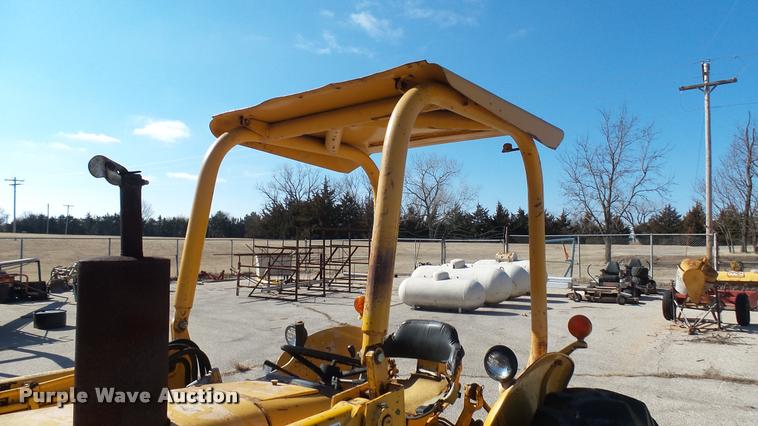 image for item AT9569 John Deere 301A tractor