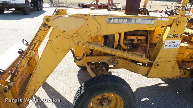 image for item AT9569 John Deere 301A tractor