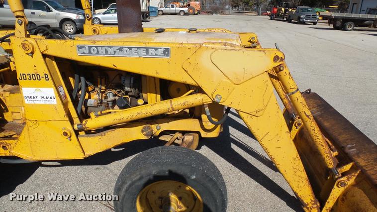 image for item AT9569 John Deere 301A tractor