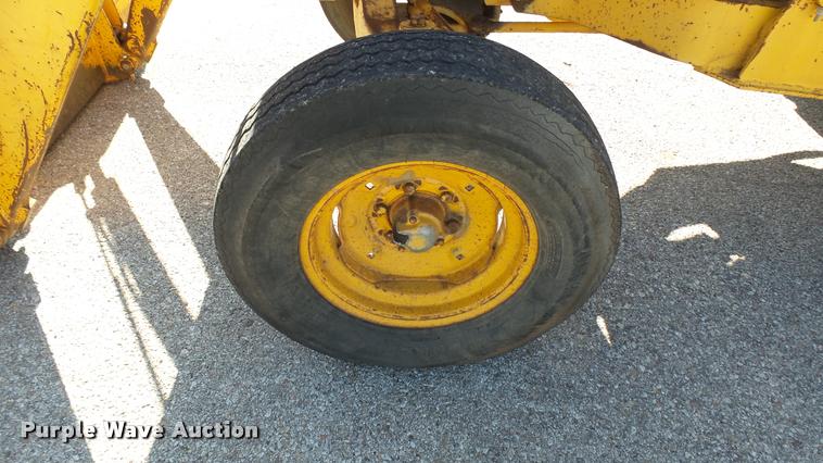 image for item AT9569 John Deere 301A tractor