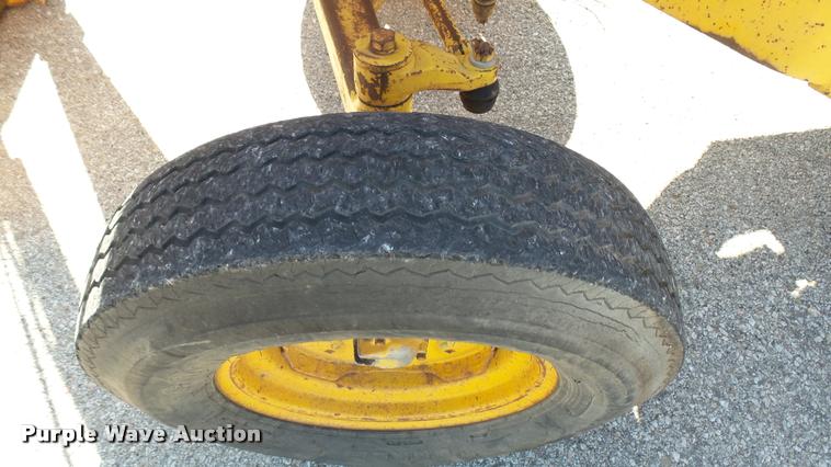 image for item AT9569 John Deere 301A tractor