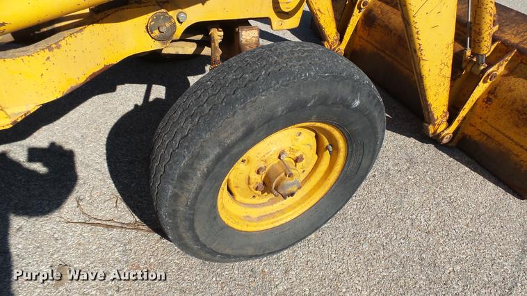 image for item AT9569 John Deere 301A tractor