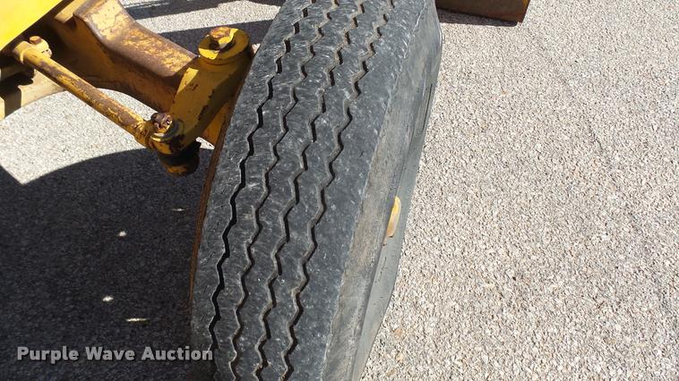 image for item AT9569 John Deere 301A tractor