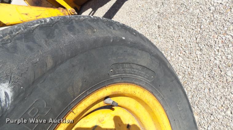 image for item AT9569 John Deere 301A tractor