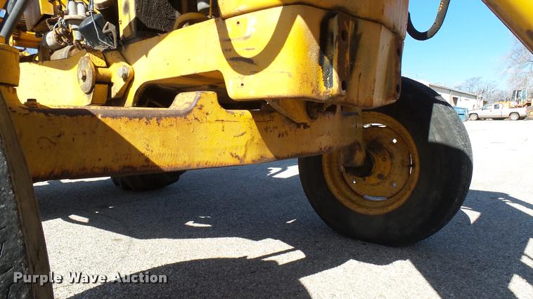 image for item AT9569 John Deere 301A tractor