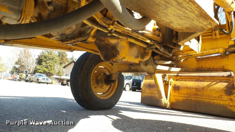 image for item AT9569 John Deere 301A tractor