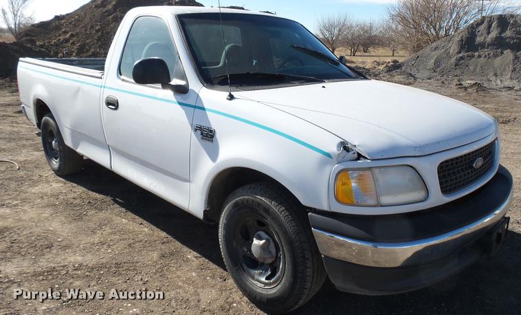 image for item AT9588 2001 Ford F150 pickup truck