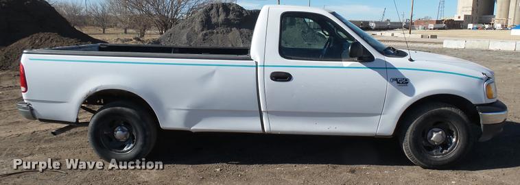 image for item AT9588 2001 Ford F150 pickup truck