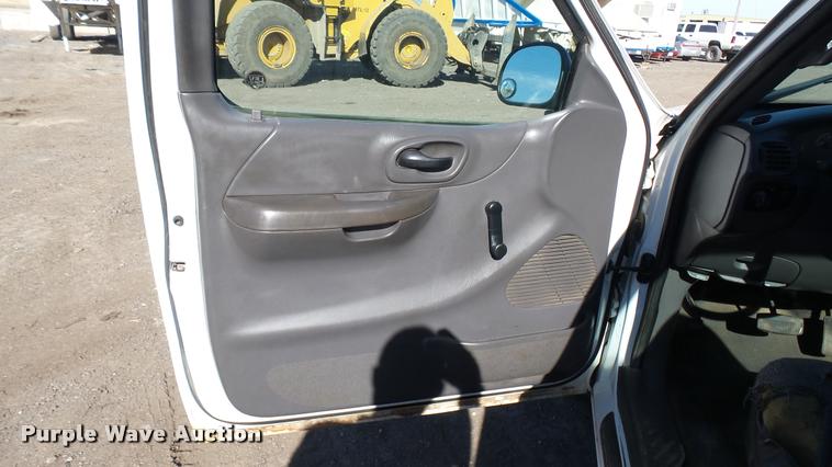 image for item AT9588 2001 Ford F150 pickup truck