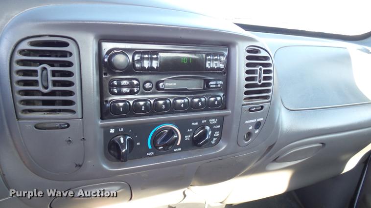 image for item AT9588 2001 Ford F150 pickup truck