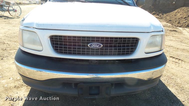 image for item AT9588 2001 Ford F150 pickup truck