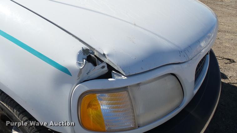 image for item AT9588 2001 Ford F150 pickup truck