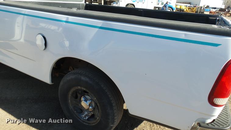 image for item AT9588 2001 Ford F150 pickup truck