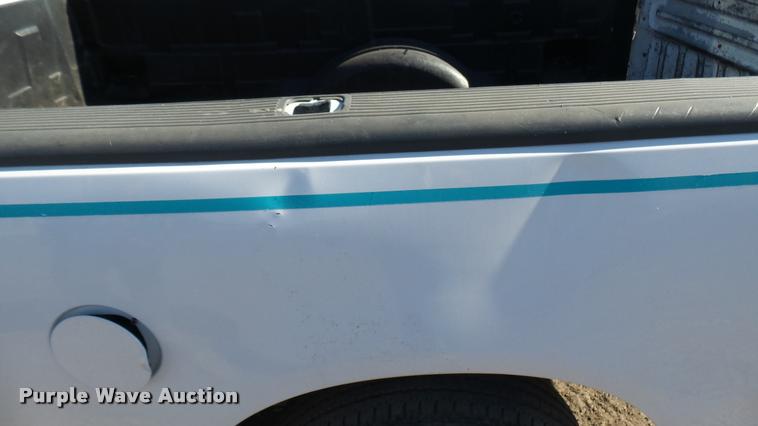 image for item AT9588 2001 Ford F150 pickup truck