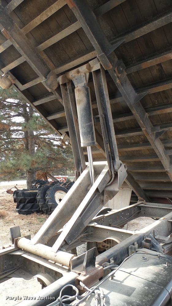 image for item AT9597 1996 Chevrolet Kodiak dump truck