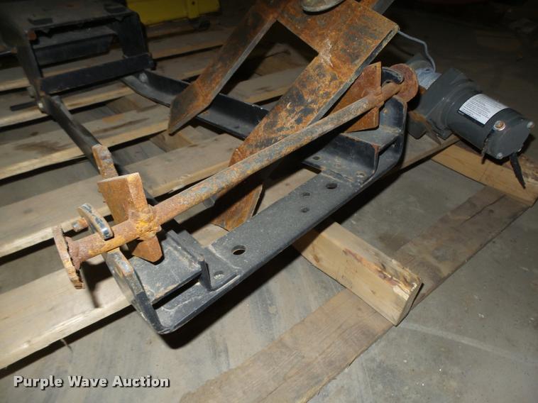 image for item AU9696 John Deere 48" blade