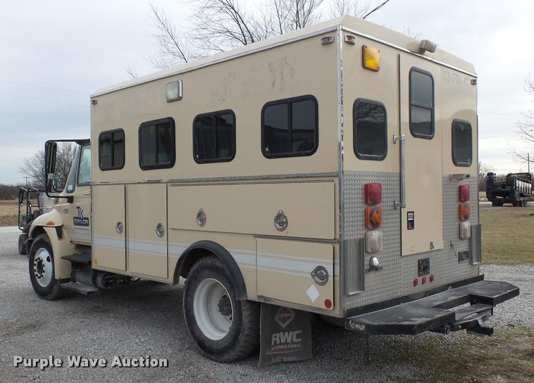 image for item BI9172 2005 International DuraStar 4300 personnel transport truck