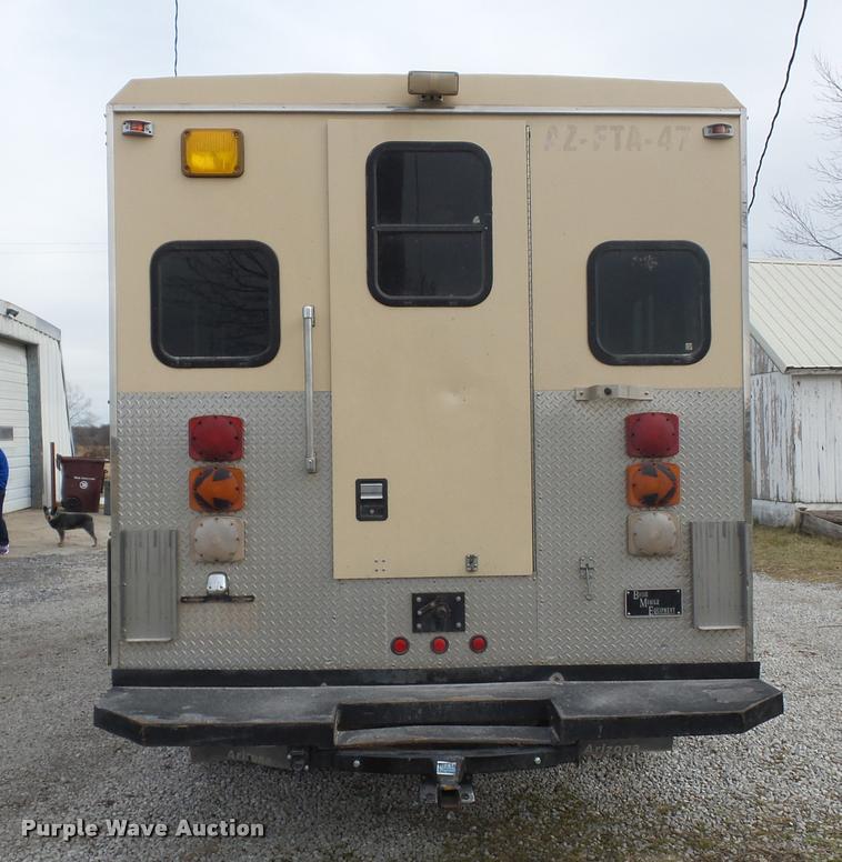 image for item BI9172 2005 International DuraStar 4300 personnel transport truck