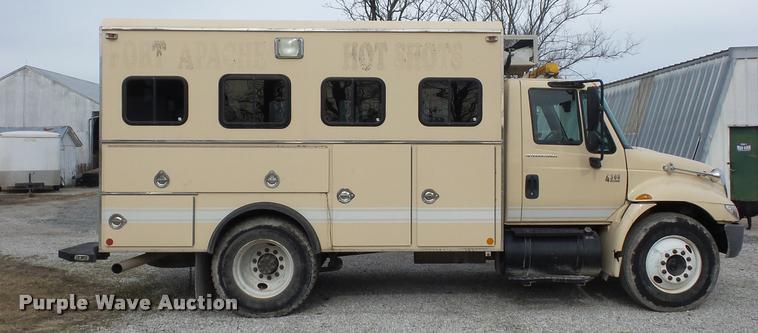 image for item BI9172 2005 International DuraStar 4300 personnel transport truck