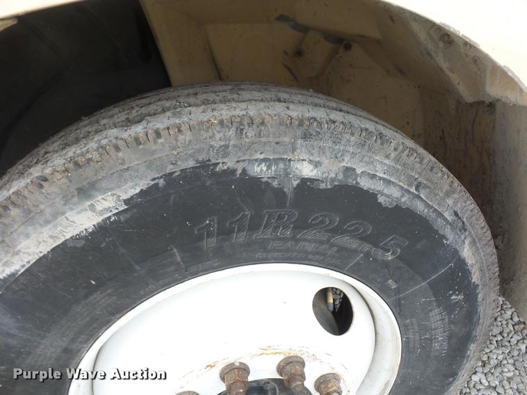 image for item BI9172 2005 International DuraStar 4300 personnel transport truck