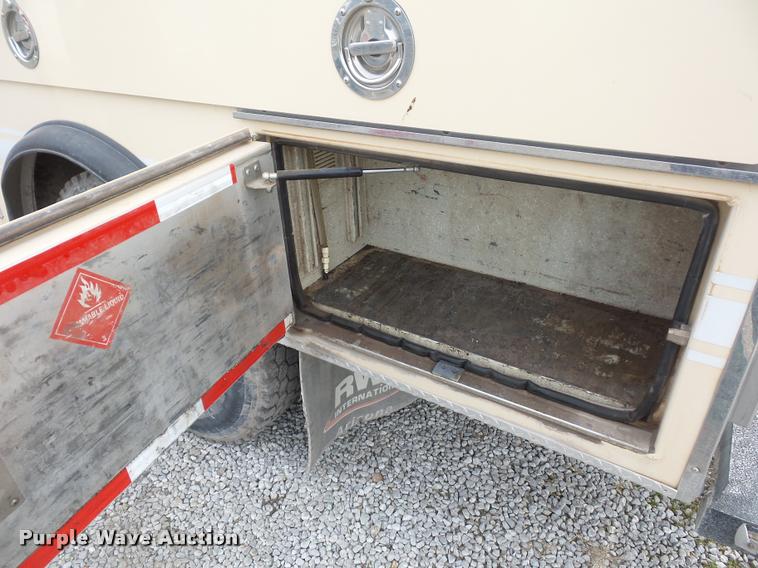 image for item BI9172 2005 International DuraStar 4300 personnel transport truck