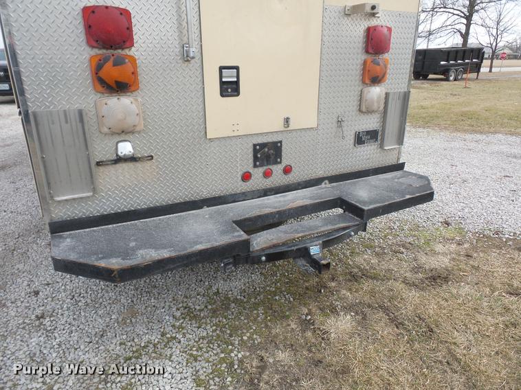 image for item BI9172 2005 International DuraStar 4300 personnel transport truck