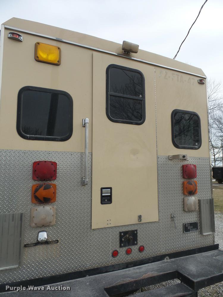 image for item BI9172 2005 International DuraStar 4300 personnel transport truck