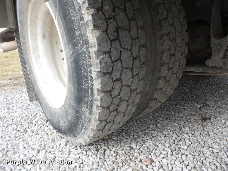 image for item BI9172 2005 International DuraStar 4300 personnel transport truck