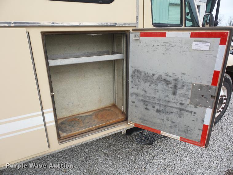 image for item BI9172 2005 International DuraStar 4300 personnel transport truck