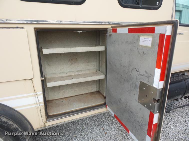 image for item BI9172 2005 International DuraStar 4300 personnel transport truck