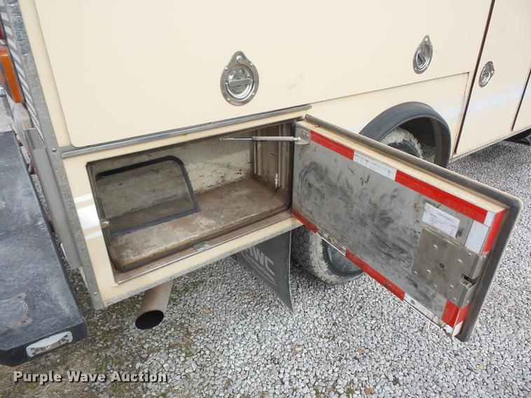 image for item BI9172 2005 International DuraStar 4300 personnel transport truck