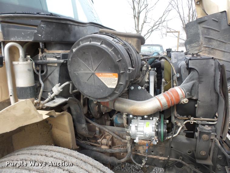 image for item BI9172 2005 International DuraStar 4300 personnel transport truck