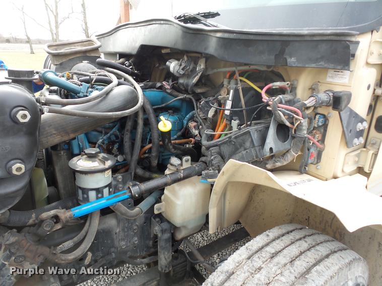 image for item BI9172 2005 International DuraStar 4300 personnel transport truck