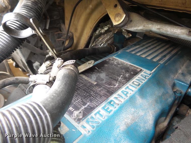 image for item BI9172 2005 International DuraStar 4300 personnel transport truck