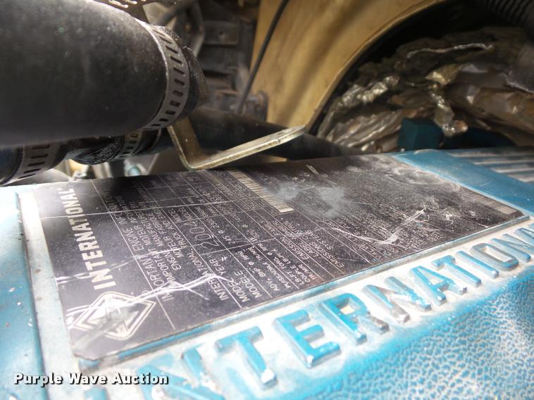 image for item BI9172 2005 International DuraStar 4300 personnel transport truck