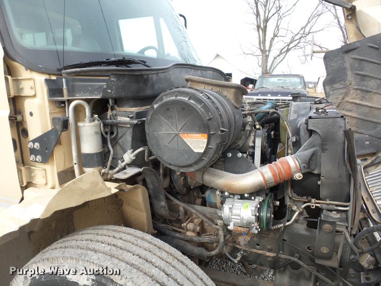 image for item BI9172 2005 International DuraStar 4300 personnel transport truck