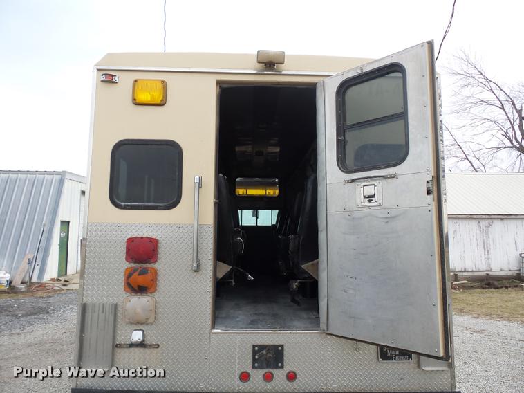 image for item BI9172 2005 International DuraStar 4300 personnel transport truck