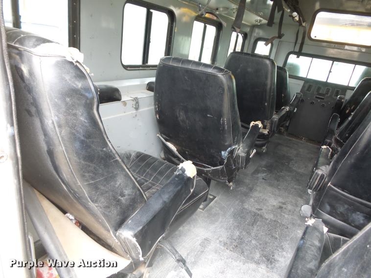 image for item BI9172 2005 International DuraStar 4300 personnel transport truck