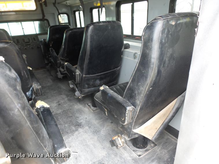 image for item BI9172 2005 International DuraStar 4300 personnel transport truck