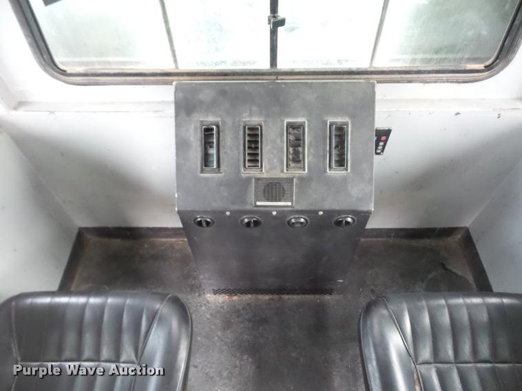 image for item BI9172 2005 International DuraStar 4300 personnel transport truck