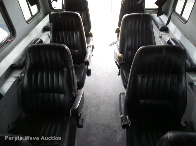 image for item BI9172 2005 International DuraStar 4300 personnel transport truck