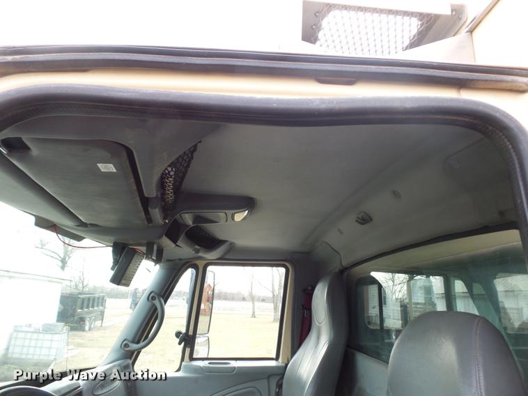 image for item BI9172 2005 International DuraStar 4300 personnel transport truck