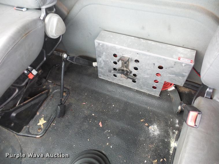 image for item BI9172 2005 International DuraStar 4300 personnel transport truck