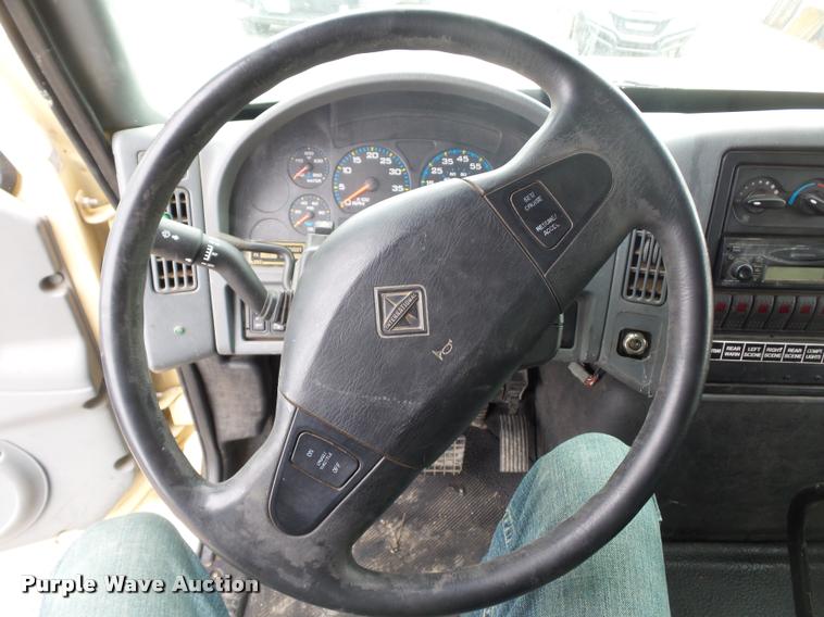 image for item BI9172 2005 International DuraStar 4300 personnel transport truck