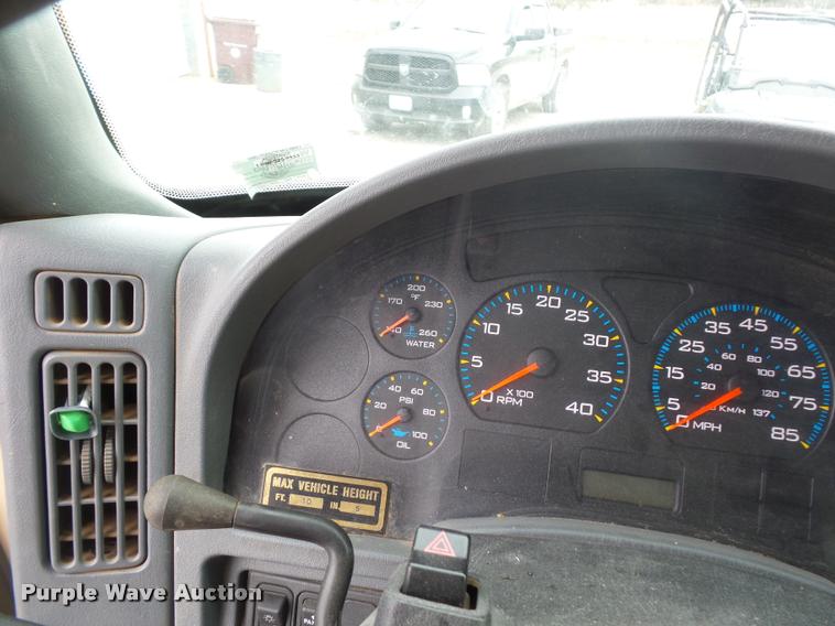 image for item BI9172 2005 International DuraStar 4300 personnel transport truck