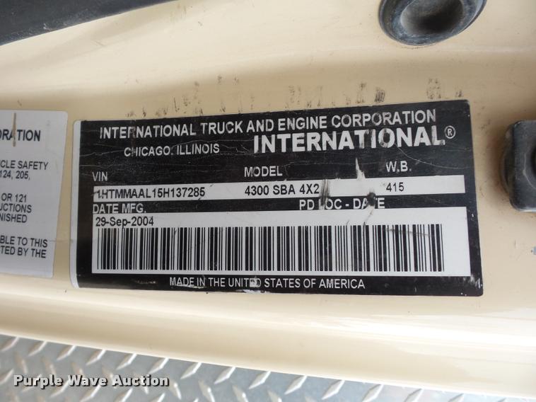 image for item BI9172 2005 International DuraStar 4300 personnel transport truck
