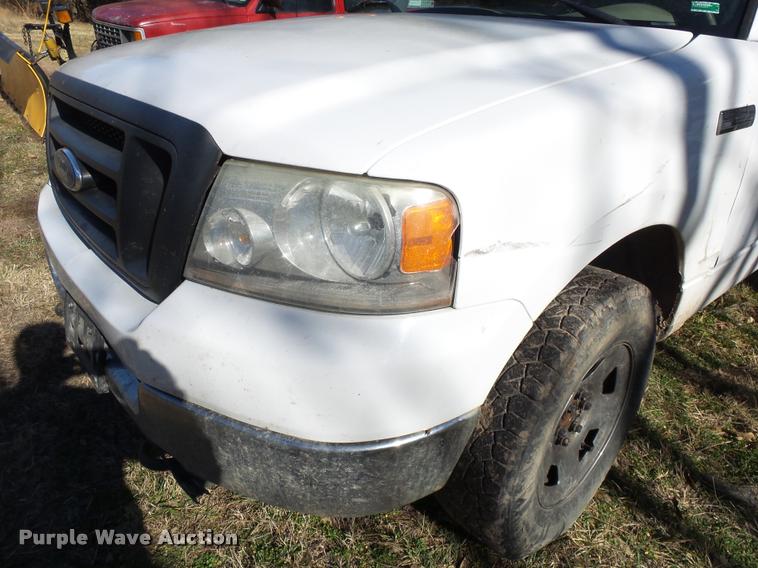 image for item BM9515 2005 Ford F150 SuperCab pickup truck