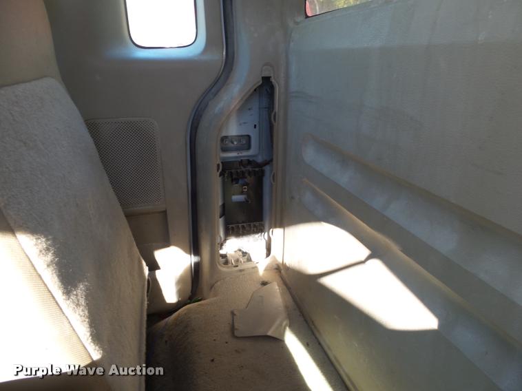 image for item BM9515 2005 Ford F150 SuperCab pickup truck