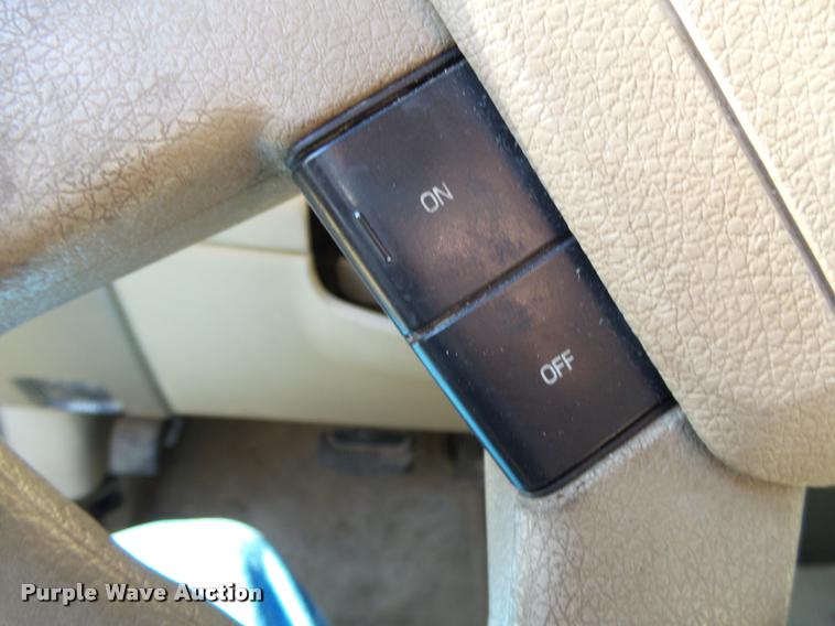 image for item BM9515 2005 Ford F150 SuperCab pickup truck