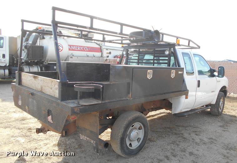 image for item BU9418 2006 Ford F250 Super Duty SuperCab flatbed pickup truck